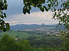 Pohled z Růžovského vrchu přes údolí Labe na Lilienstein a Zirkelstein