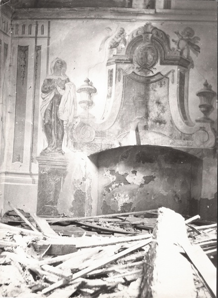 Stav v roce 1970

zborcená střecha, interiér zničený a rozkradený vandaly
foto p. Smejkal