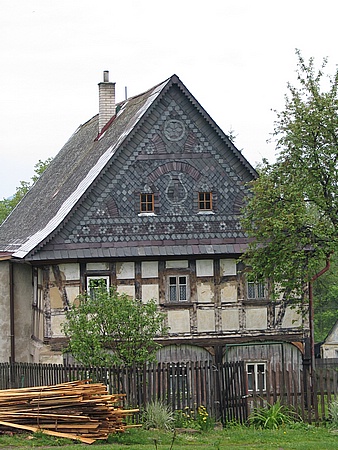 Half-timbered house with framework 
Huntířov